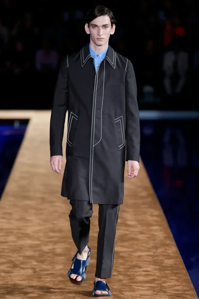 Look 3